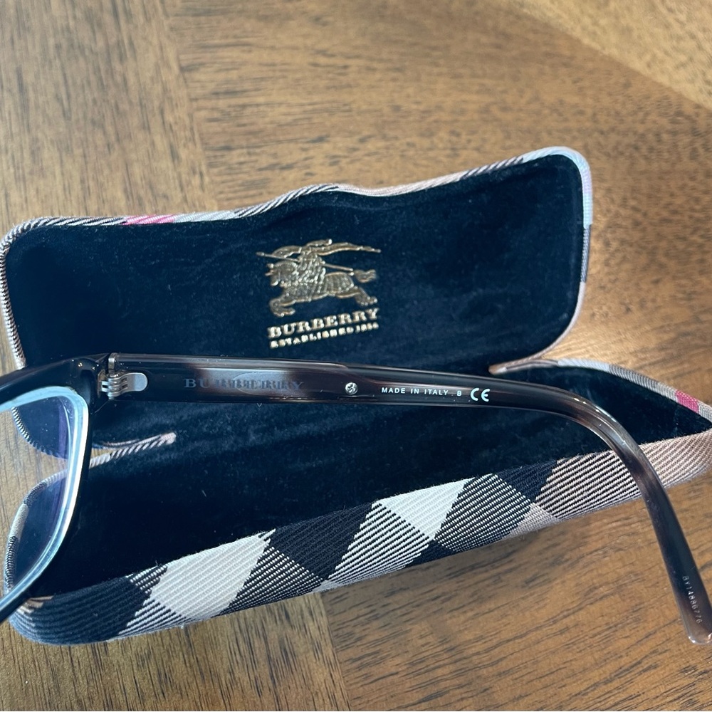Burberry Nova Check Hard Eye Case - Picture 11 of 13